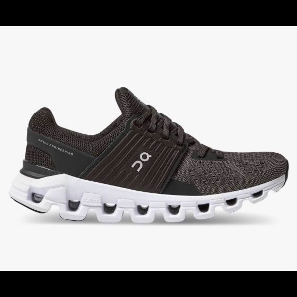 On cloud tennis shoe